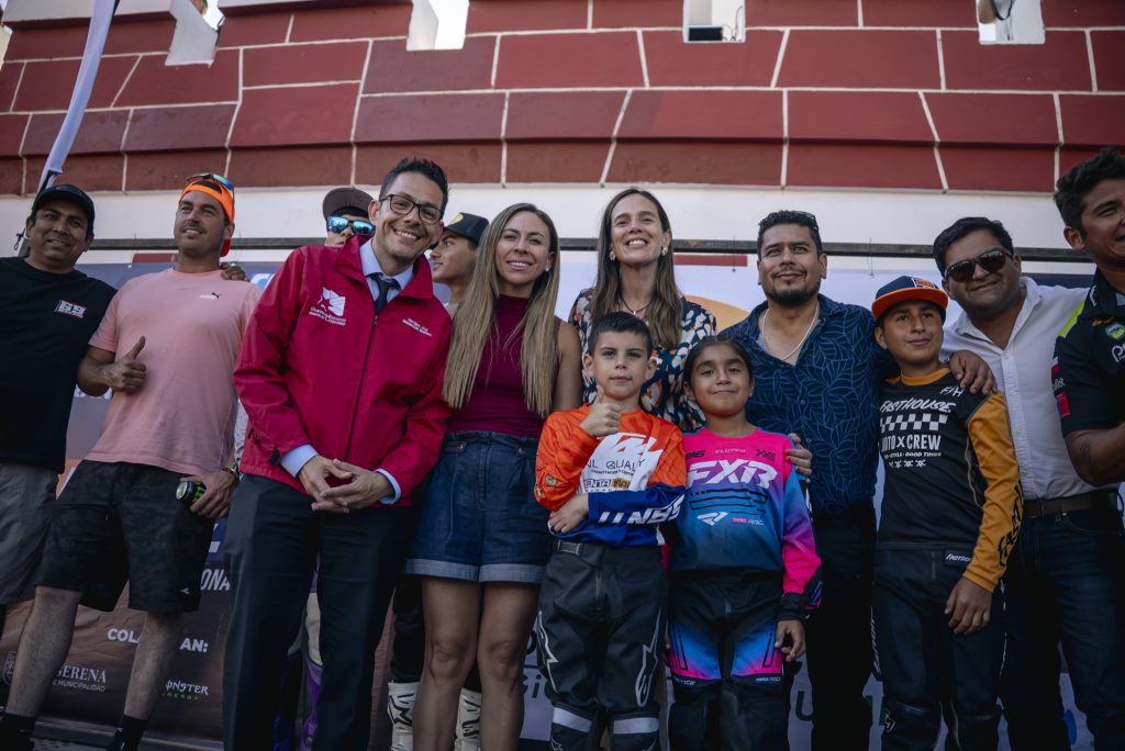 Público en el Faro de La Serena
